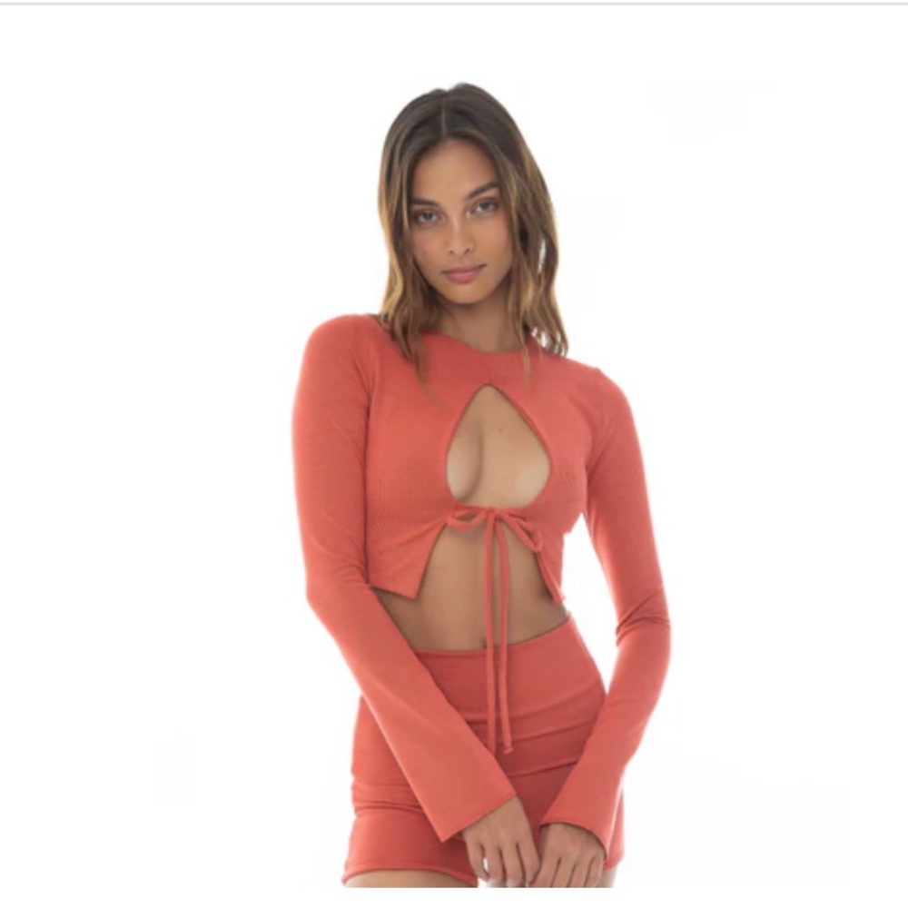 Areyouami top crop long sleeve